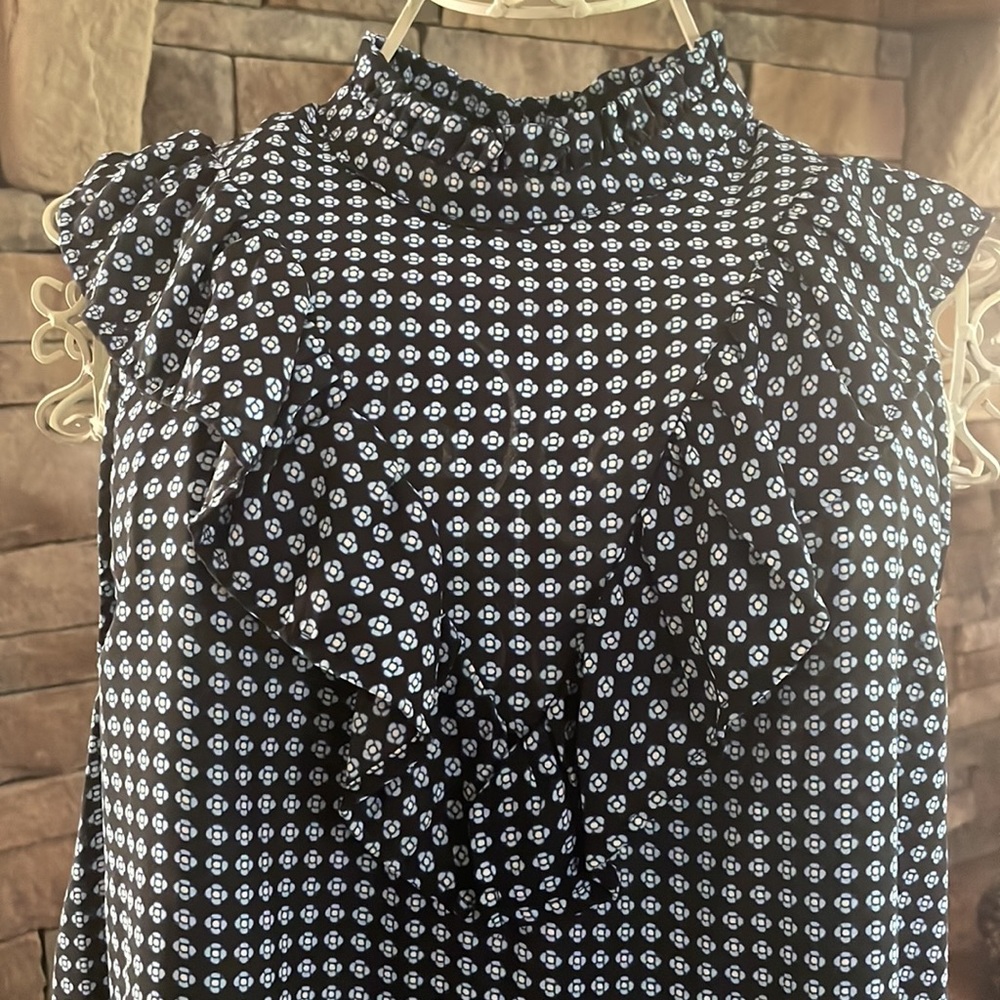 EUC Who What Wear Patterned Ruffle Shell Tank Top - Picture 2 of 10